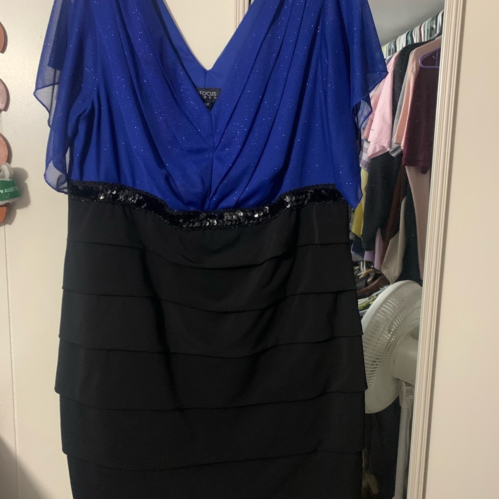 Elegant Blue and Black Women's Dress 16w arm to arm 21 36 long